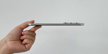 این باریک ترین گوشی با نمایشگر منحنی جهان است: +Infinix Hot 60 Pro