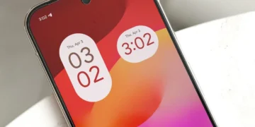 آپدیت اپلیکیشن ساعت گوگل: بازگشت پس‌زمینه یکدست آلارم و خداحافظی با نام گوگل اسیستنت