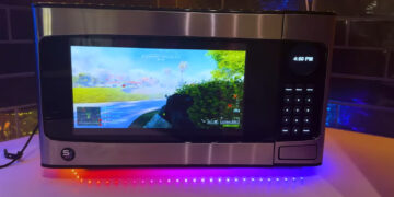 تماشا کنید: این مایکروویو می‌تواند بازی‌های کامپیوتری روز دنیا را اجرا کند - گیمفا