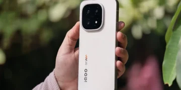 گوشی گیمینگ جمع‌وجور iQOO کنسل شد: تمرکز بر نسخه اولترا در سال ۲۰۲۶