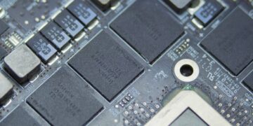 بازگشت رم ۴ گیگابایتی به گوشیهای اقتصادی و تأخیر رم ۱۶ در پرچمداران به دلیل کمبود DRAM - دیجینوی