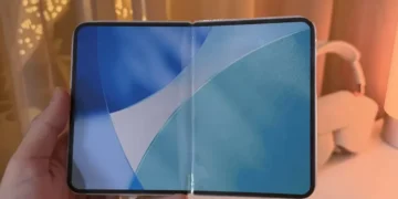 اولین رندر آیفون فولد فاش شد: طراحی عریض و متفاوت با نمایشگر داخلی افقی