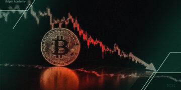 بیت‌کوین در سراشیبی؛ شرکت‌ها زیر فشار فروش اجباری