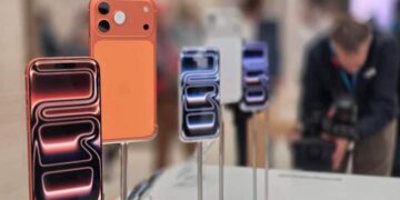 رکوردشکنی آیفون ۱۷؛ اپل پس از ۱۴ سال سامسونگ را پشت سر می‌گذارد