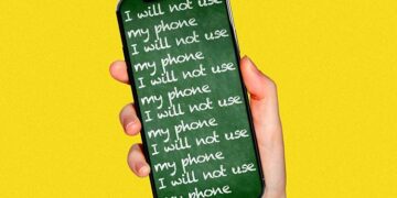 گسترش موج جهانی محدودیت تلفن همراه و شبکه‌های اجتماعی برای کودکان و نوجوانان